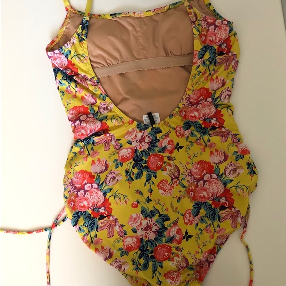 Swimsuit - Picture 2 of 5